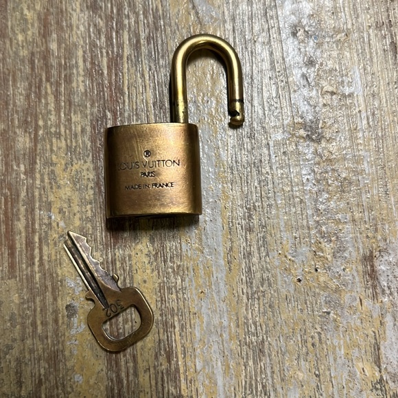 Louis Vuitton Lock Vintage authentic - Picture 5 of 7